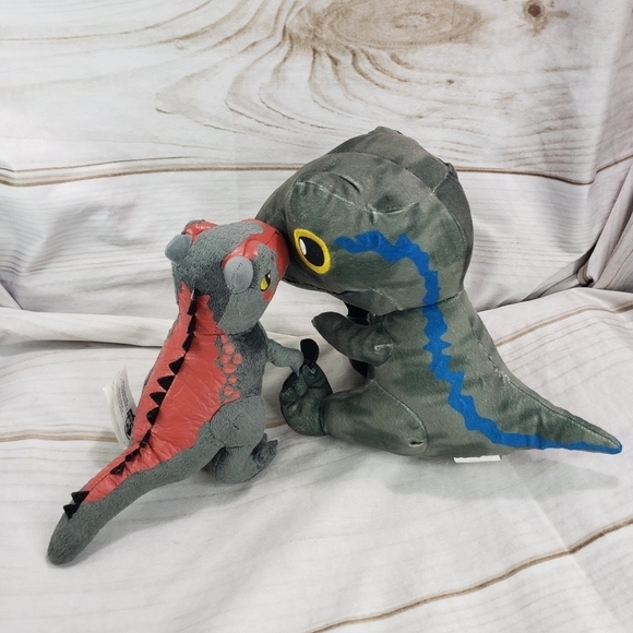 Jurassic World Raptor & Carnotaurus Dinosaur Plush Stuffed Set Of 2 Gray 2022 - Picture 6 of 11